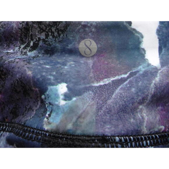 Layer8 Women's Qwick-Dry Leggings - Size L - Stylish Abstract Design - Picture 4 of 4